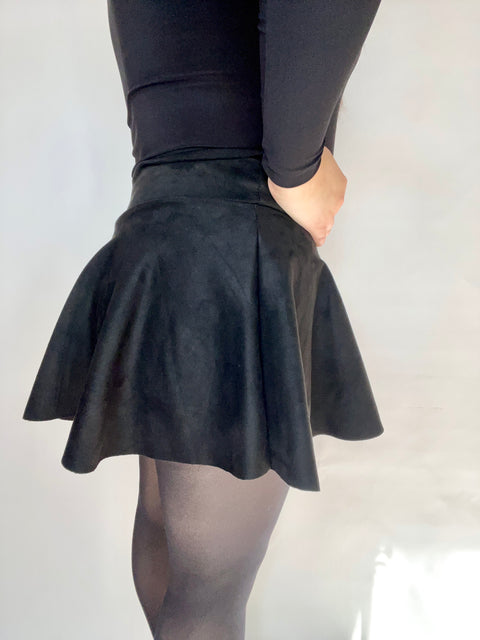 Falda Short Tableada Gamuza