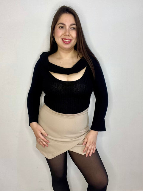 Top Cuello Ojal Negro