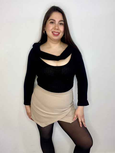 Top Cuello Ojal Negro
