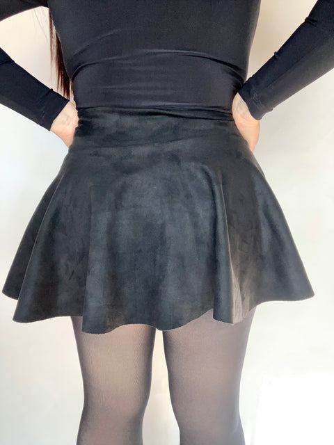 Falda Short Tableada Gamuza