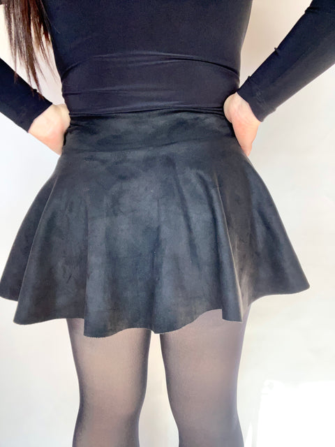 Falda Short Tableada Gamuza