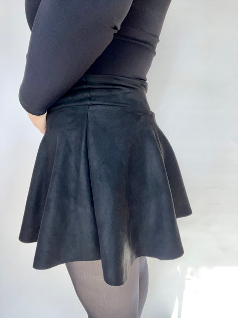 Falda Short Tableada Gamuza