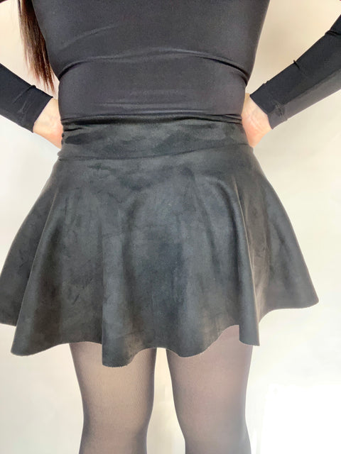 Falda Short Tableada Gamuza