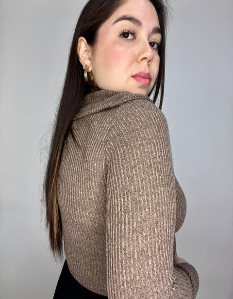 Top Cuello Ojal Café Arena