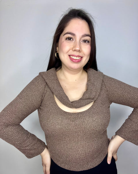 Top Cuello Ojal Café Arena